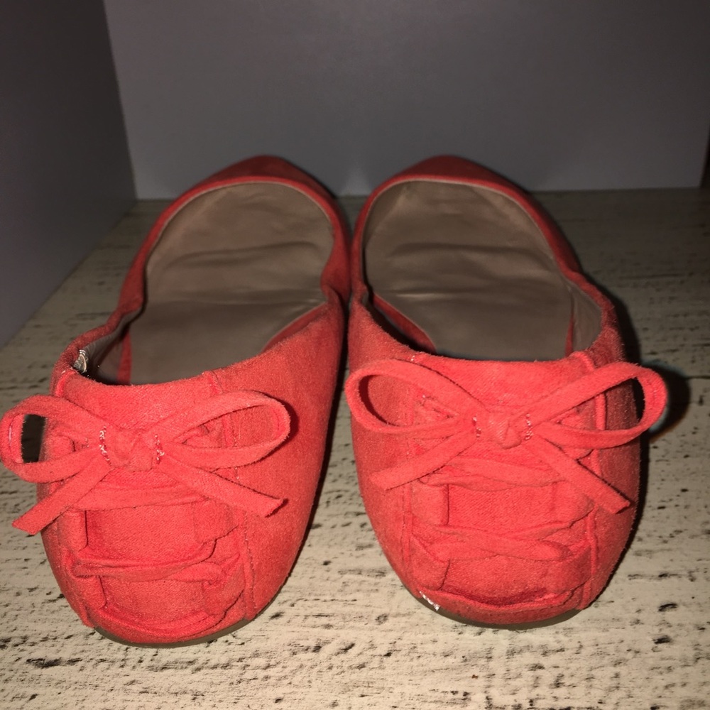 CUTE AND STYLISH ORANGE FLATS WITH BOW - Picture 2 of 3